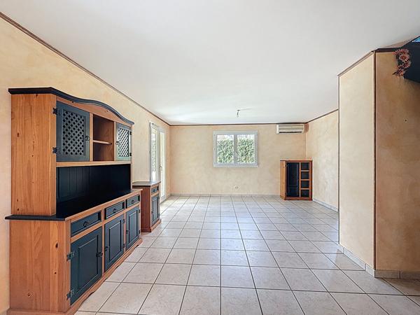 Belle Maison à Saint Maurice de Gourdans, 6 pièces , 135m² avec piscine, garage, terrain 1000m².