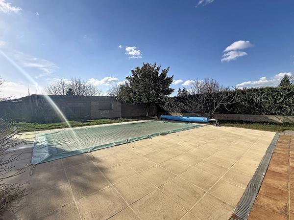 Belle Maison à Saint Maurice de Gourdans, 6 pièces , 135m² avec piscine, garage, terrain 1000m².