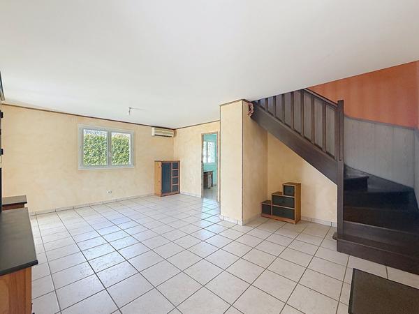 Belle Maison à Saint Maurice de Gourdans, 6 pièces , 135m² avec piscine, garage, terrain 1000m².