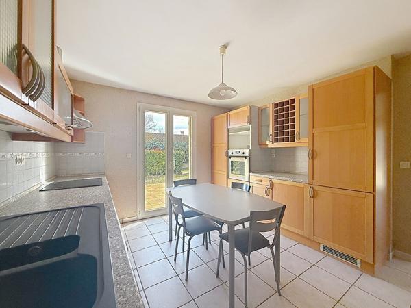 Belle Maison à Saint Maurice de Gourdans, 6 pièces , 135m² avec piscine, garage, terrain 1000m².