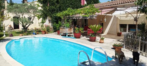 Châteauneuf-de-Gadagne (84470) Maison Chateauneuf de Gadagne 115 m² avec piscine sur un terrain de 901 m²