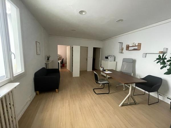 A LOUER - STALINGRAD BUREAU DE 24m2