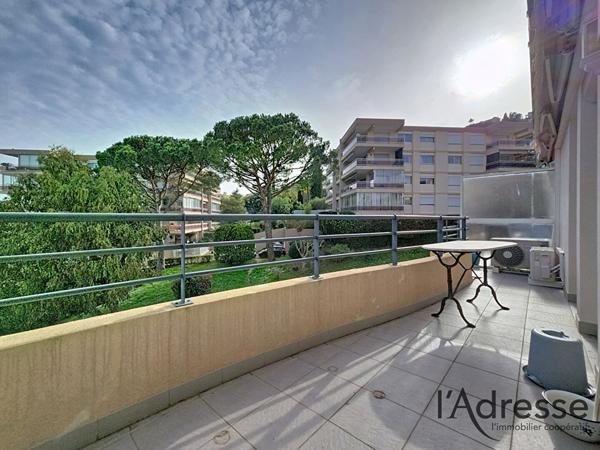 Beau 2 pièces de 46 m² avec garage dans Résidence Standing Piscine !