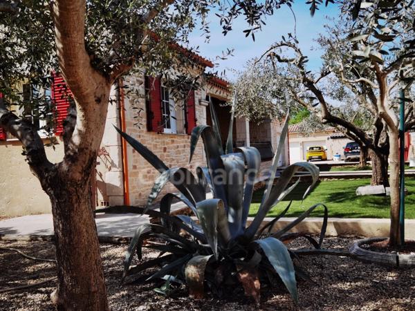 Dpt Gard (30), à vendre proche d'Uzès 4km – Villa de 164 m² avec piscine, dépendances, 5 chambres.