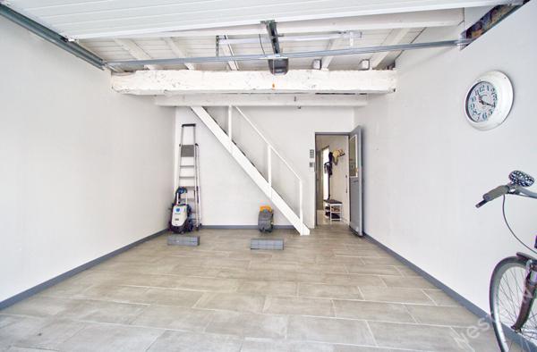 AGEN CENTRE VILLE - Maison de caractère en pierre de 192 m² avec 5 chambres, garage, extérieur dans un quartier proche de tous les commerces.