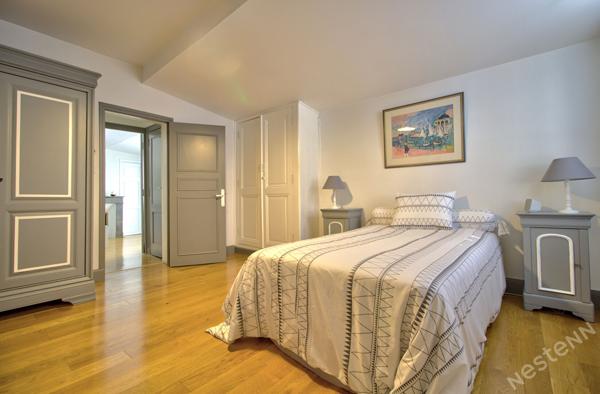 AGEN CENTRE VILLE - Maison de caractère en pierre de 192 m² avec 5 chambres, garage, extérieur dans un quartier proche de tous les commerces.