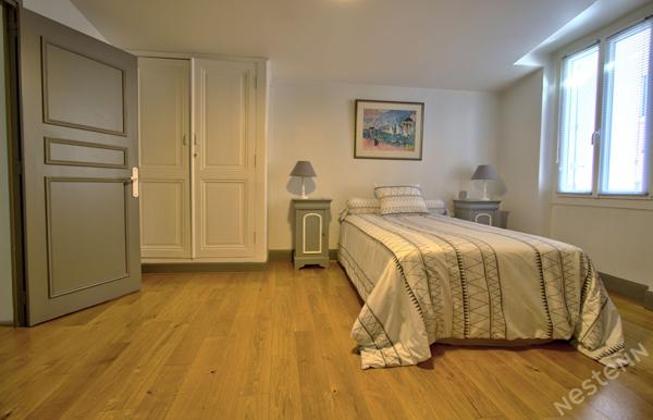 AGEN CENTRE VILLE - Maison de caractère en pierre de 192 m² avec 5 chambres, garage, extérieur dans un quartier proche de tous les commerces.