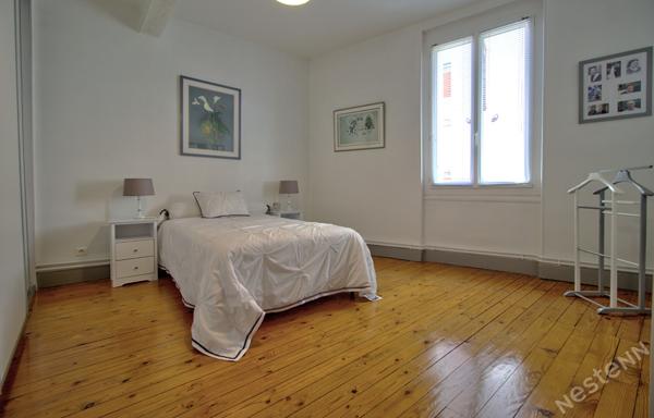AGEN CENTRE VILLE - Maison de caractère en pierre de 192 m² avec 5 chambres, garage, extérieur dans un quartier proche de tous les commerces.