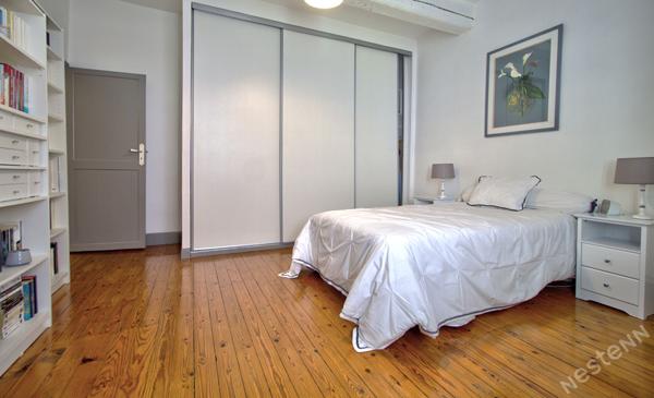 AGEN CENTRE VILLE - Maison de caractère en pierre de 192 m² avec 5 chambres, garage, extérieur dans un quartier proche de tous les commerces.