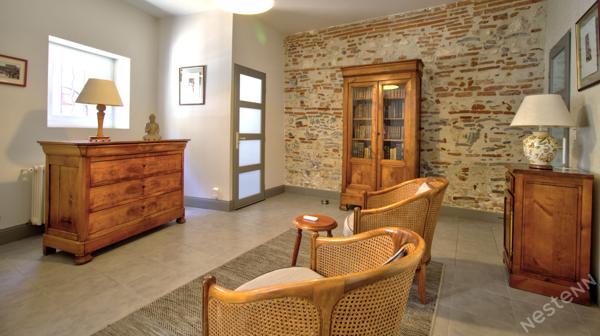 AGEN CENTRE VILLE - Maison de caractère en pierre de 192 m² avec 5 chambres, garage, extérieur dans un quartier proche de tous les commerces.