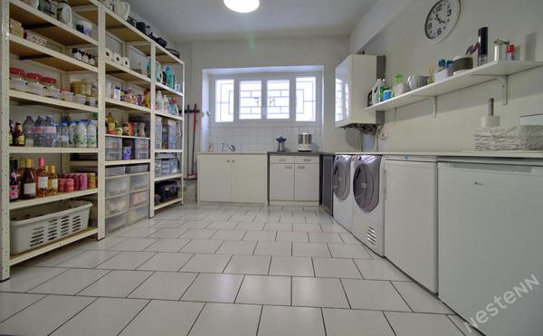 AGEN CENTRE VILLE - Maison de caractère en pierre de 192 m² avec 5 chambres, garage, extérieur dans un quartier proche de tous les commerces.