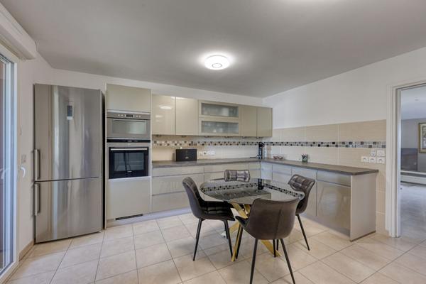 Appartement contemporain avec terrasse