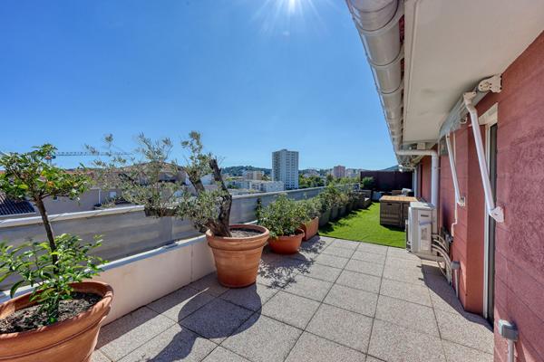 Appartement contemporain avec terrasse