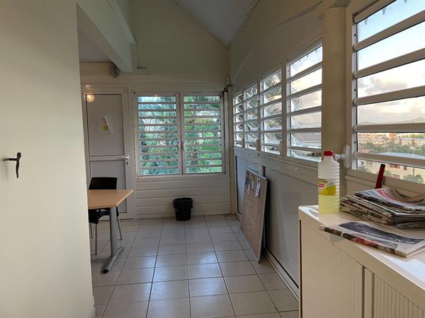 Achat maison près de LE LAMENTIN - 8 pièce(s) - 170 m² - 420 000 €
