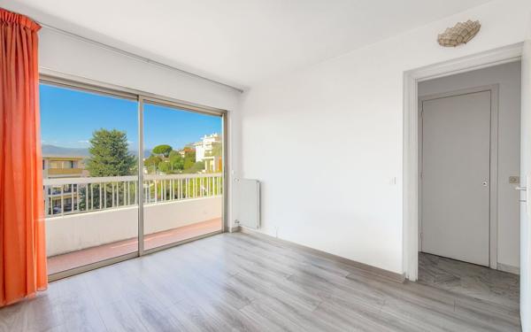 Appartement à vendre    3 pièces • 68 m2 Nice