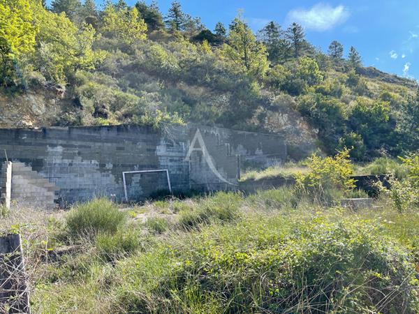 TRÈS BEAU TERRAIN DE 2985M2 CONSTRUCTIBLE À SAINT JURS - SUPERBE VUE