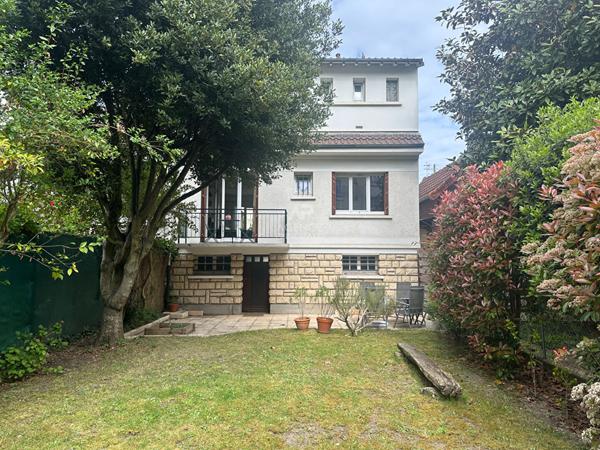 VIROFLAY - Les Prés - Maison de 5 pièces. et vaste garage €875 000 ** - Référence 684-C