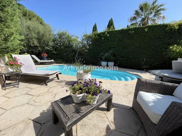 Vente                                                      Villa
                        
                     5 pièces                      150 m2                     à Sainte-Maxime