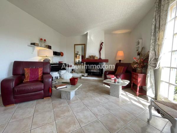 Vente                                                      Villa
                        
                     5 pièces                      150 m2                     à Sainte-Maxime