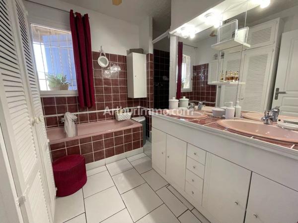 Vente                                                      Villa
                        
                     5 pièces                      150 m2                     à Sainte-Maxime