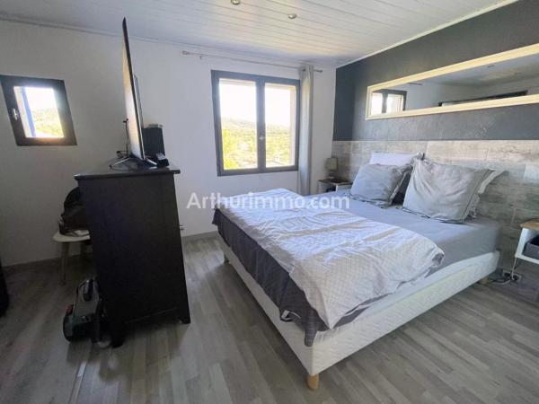 Vente                                                      Villa
                        
                     5 pièces                      150 m2                     à Sainte-Maxime