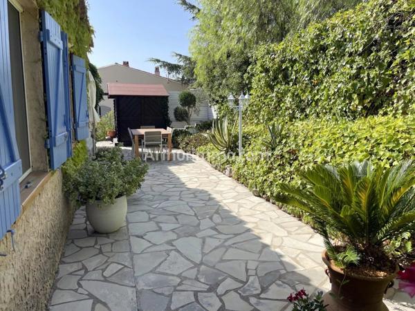 Vente                                                      Villa
                        
                     5 pièces                      150 m2                     à Sainte-Maxime