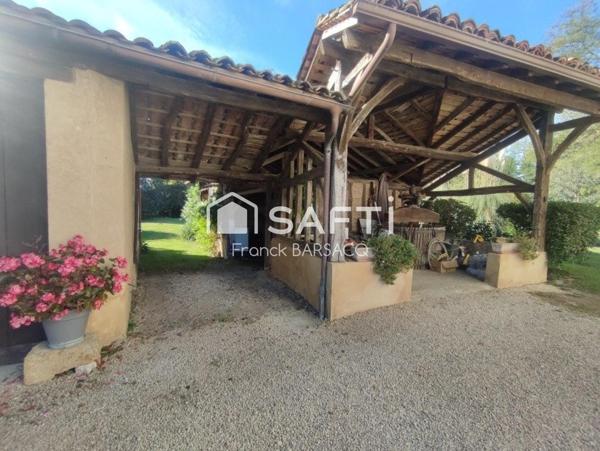 DEUX MAISONS EN CAMPAGNE   AVEC PARC ET PISCINE