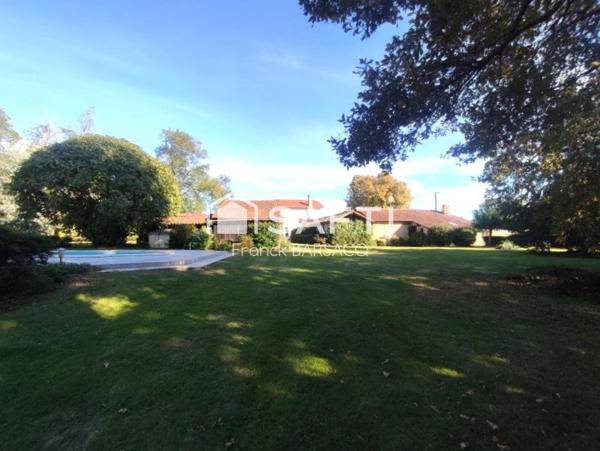 DEUX MAISONS EN CAMPAGNE   AVEC PARC ET PISCINE