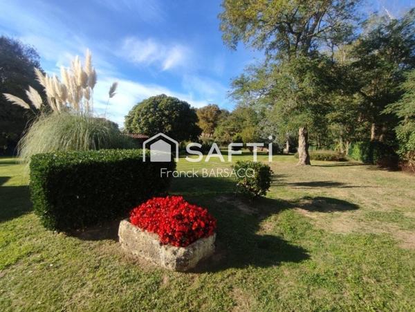 DEUX MAISONS EN CAMPAGNE   AVEC PARC ET PISCINE