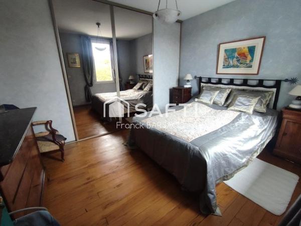 DEUX MAISONS EN CAMPAGNE   AVEC PARC ET PISCINE