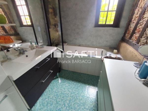 DEUX MAISONS EN CAMPAGNE   AVEC PARC ET PISCINE