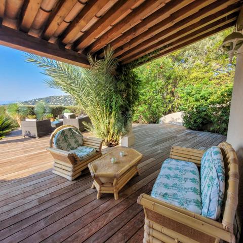 maison à vendre  5 pièces - 152 m2 CAVALAIRE SUR MER - 83