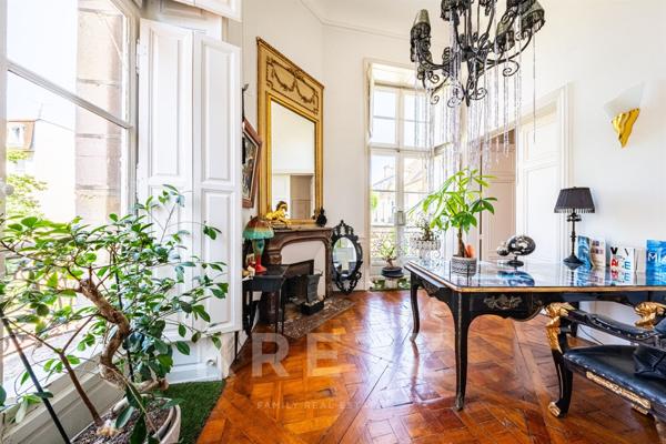 Appartement de réception dans hôtel particulier hyper-centre DIJON