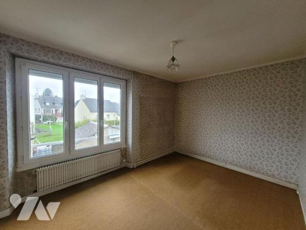 Située sur la commune de Pleurtuit, proche des commerces, transports et école. une maison de 70...