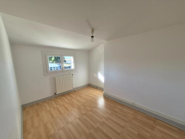 Maison à vendre 5 pièces SAINT SAVINIEN (17)