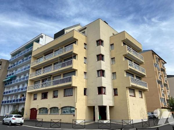 AURILLAC, à vendre, appartement de type 4 situé au 3ème étage d'un immeuble avec ascenseur et s...