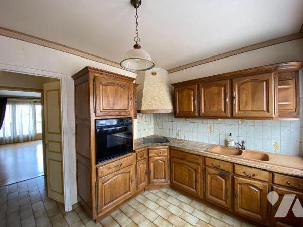 AURILLAC, à vendre, appartement de type 4 situé au 3ème étage d'un immeuble avec ascenseur et s...