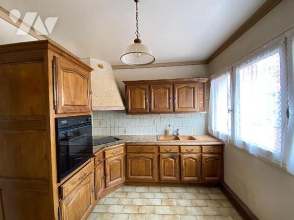 AURILLAC, à vendre, appartement de type 4 situé au 3ème étage d'un immeuble avec ascenseur et s...