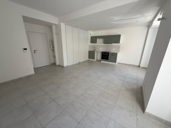 Location Appartement T3 - Trois Quartiers