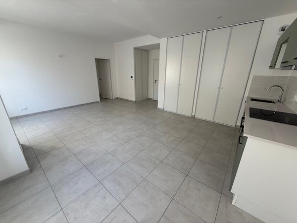 Location Appartement T3 - Trois Quartiers