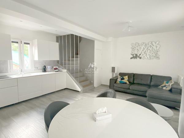 CHAVILLE - Rive Gauche - Maison récente avec 3/4 chambres €750 000 ** - Référence 654-C