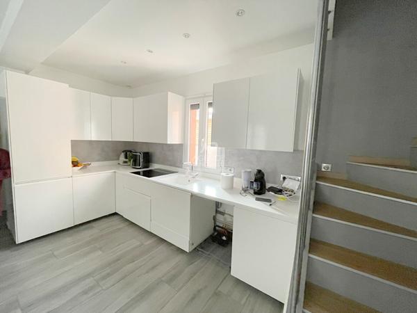 CHAVILLE - Rive Gauche - Maison récente avec 3/4 chambres €750 000 ** - Référence 654-C