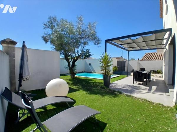 Villa récente de type 5 (99,3 m²) avec piscine érigée sur une parcelle de 385 m²