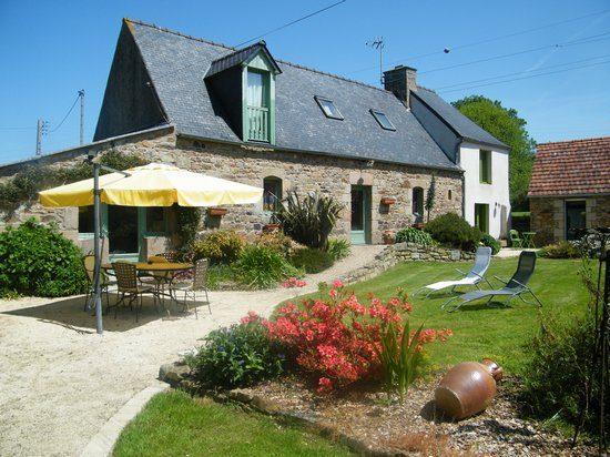 BELLE PROPRIETE EN PIERRES, UNE MAISON PRINCIPALE ET TROIS GITES