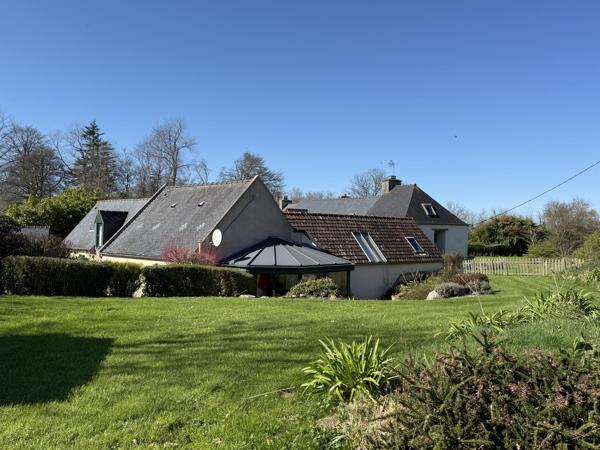 BELLE PROPRIETE EN PIERRES, UNE MAISON PRINCIPALE ET TROIS GITES