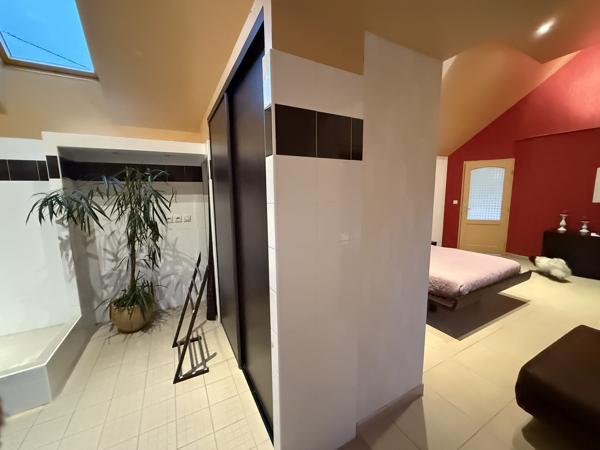 BELLE PROPRIETE EN PIERRES, UNE MAISON PRINCIPALE ET TROIS GITES