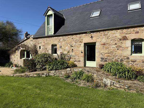 BELLE PROPRIETE EN PIERRES, UNE MAISON PRINCIPALE ET TROIS GITES