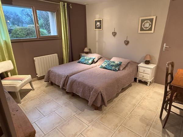 BELLE PROPRIETE EN PIERRES, UNE MAISON PRINCIPALE ET TROIS GITES