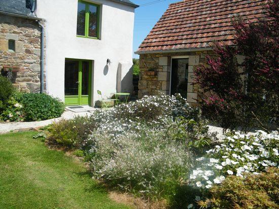 BELLE PROPRIETE EN PIERRES, UNE MAISON PRINCIPALE ET TROIS GITES