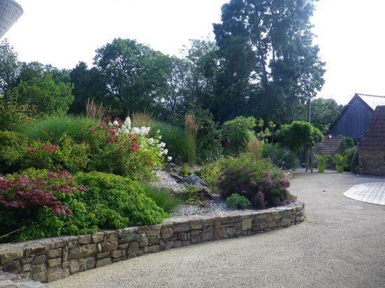 BELLE PROPRIETE EN PIERRES, UNE MAISON PRINCIPALE ET TROIS GITES